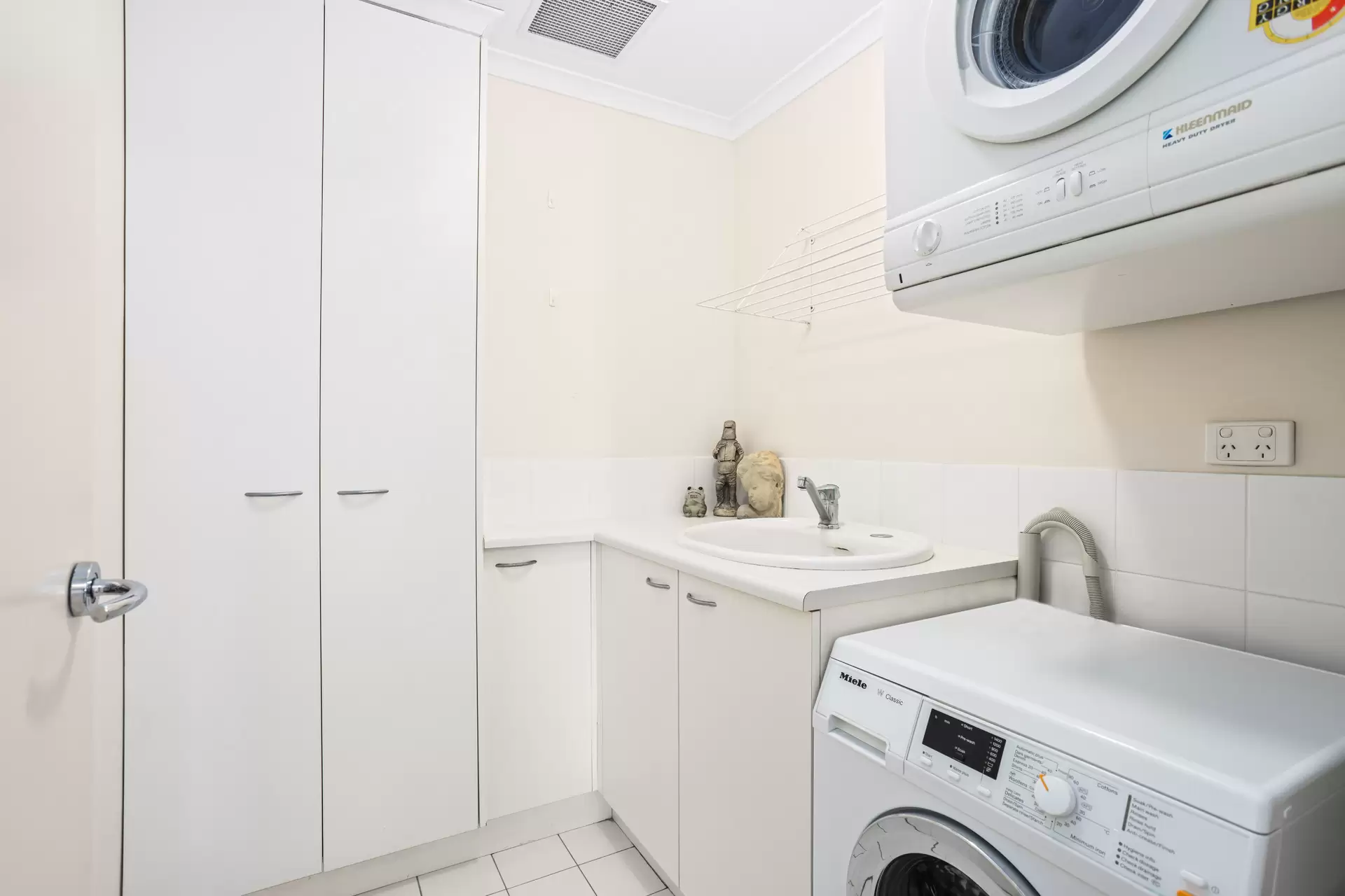 21/7 Holdfast Promenade, Glenelg Sold by Booth Real Estate - image 1