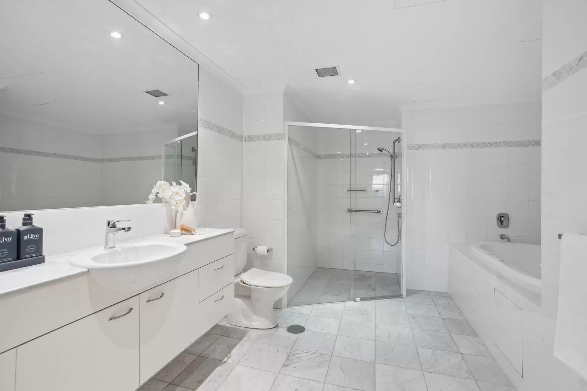 60/3 Holdfast Promenade, Glenelg Sold by Booth Real Estate - image 1