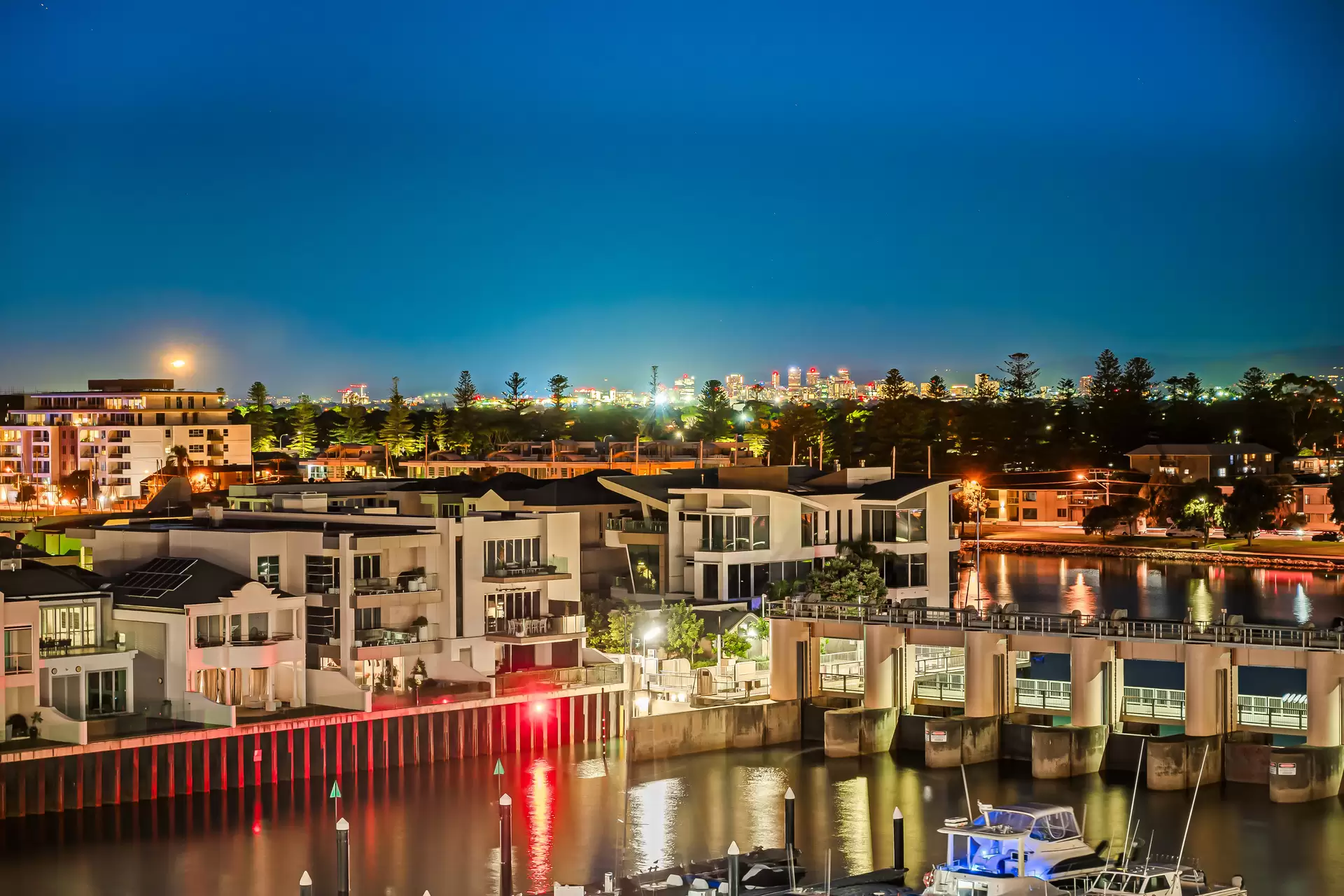 61/3 Holdfast Promenade, Glenelg Sold by Booth Real Estate - image 1
