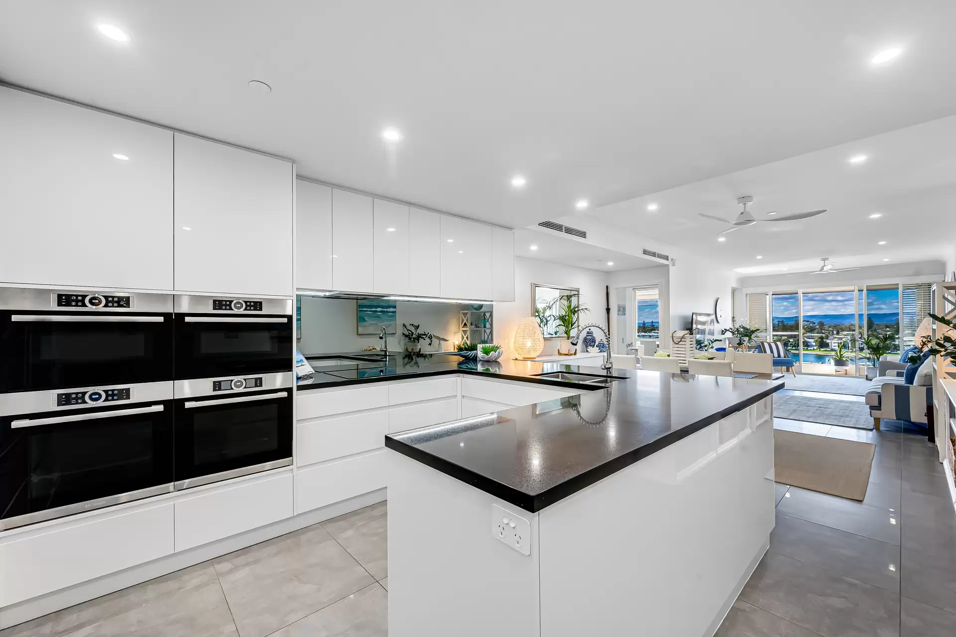 61/3 Holdfast Promenade, Glenelg Sold by Booth Real Estate - image 1