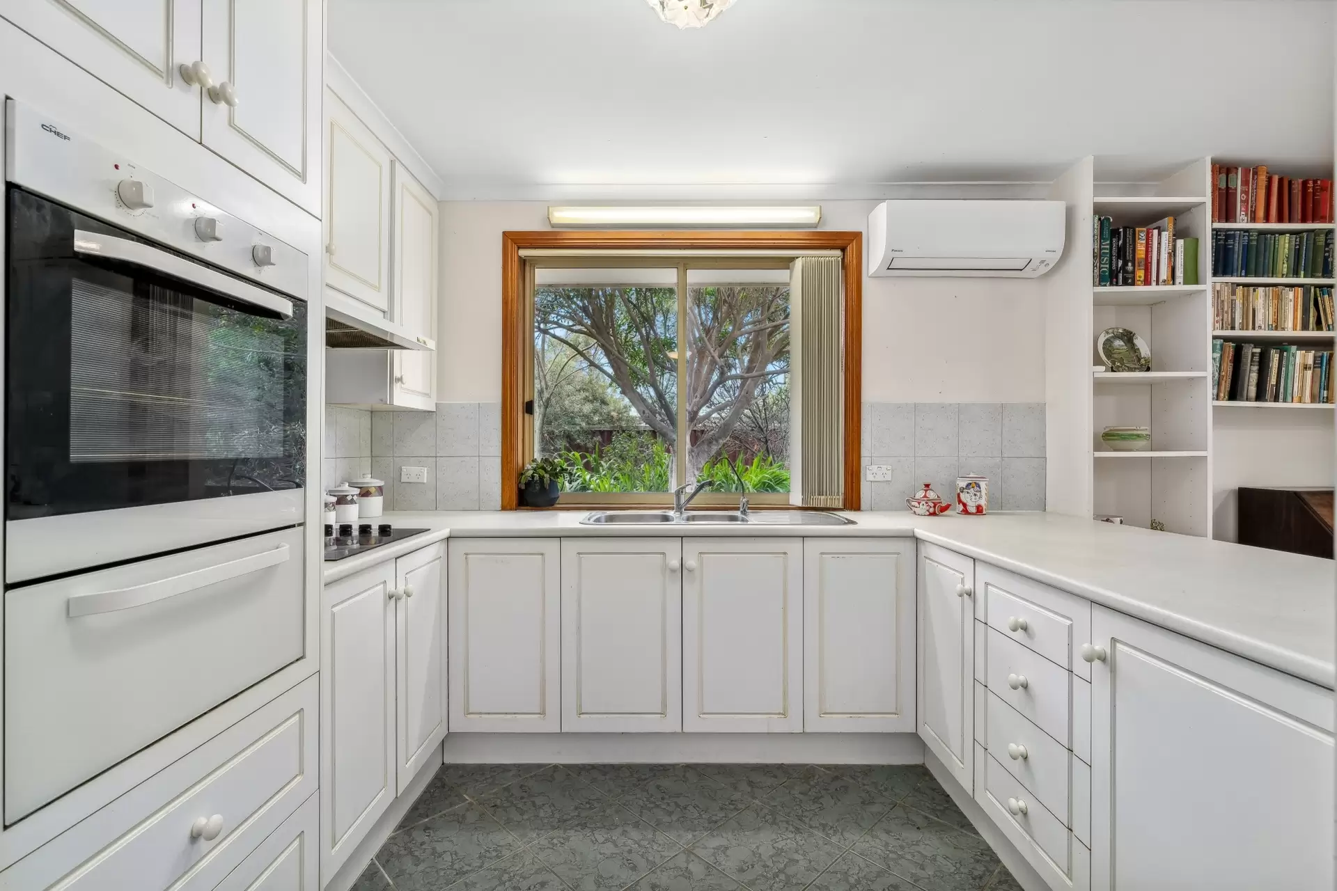 8 Breaker Court, Middleton Sold by Booth Real Estate - image 1