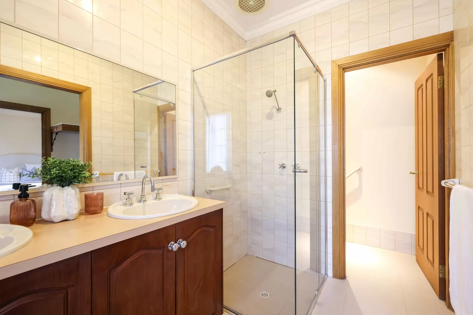 20A Woodcroft Avenue, St Georges Sold by Booth Real Estate - image 1