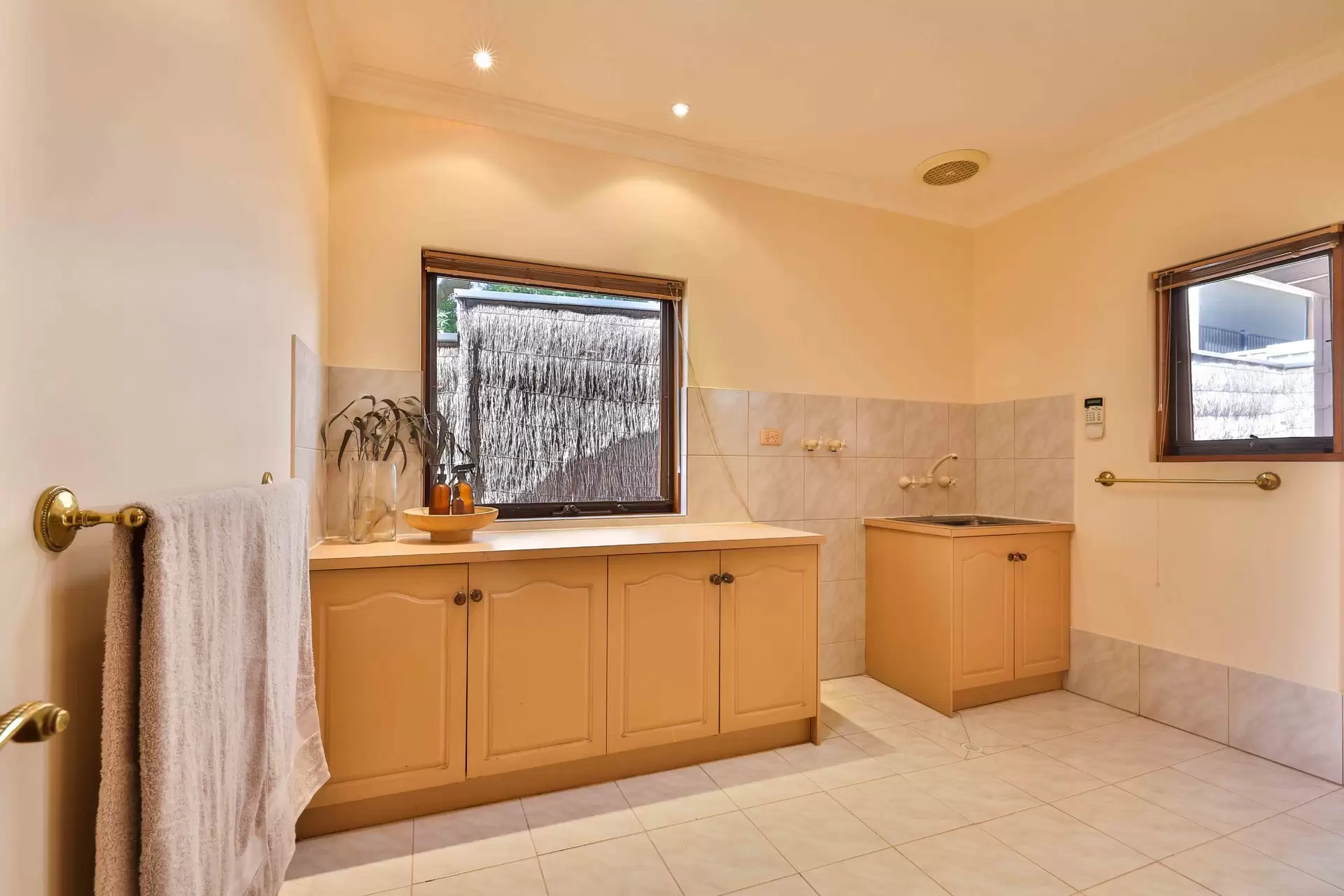 20A Woodcroft Avenue, St Georges Sold by Booth Real Estate - image 1