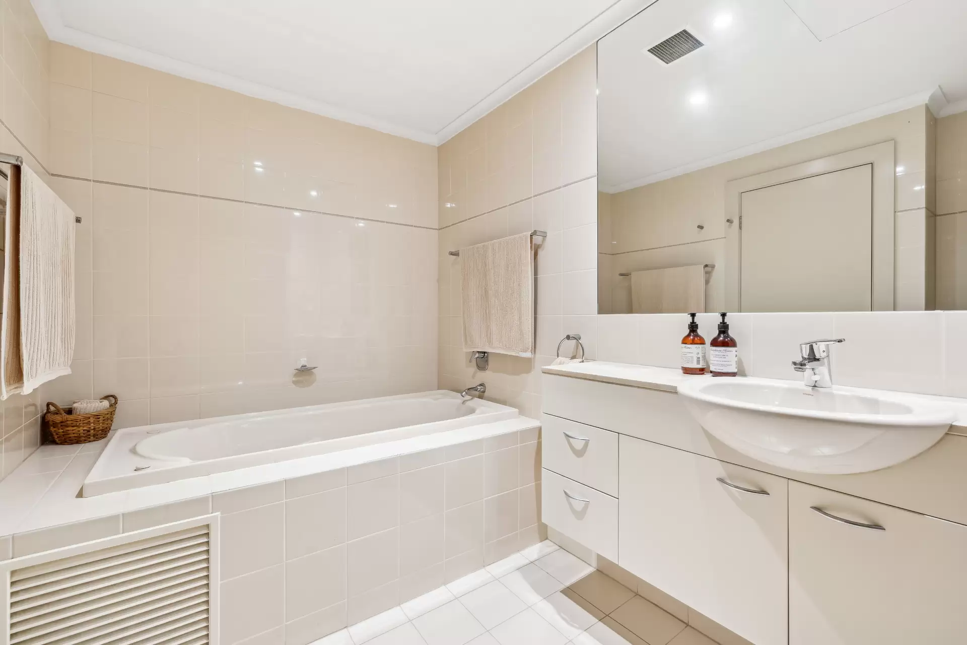 26/31 Colley Terrace, Glenelg Sold by Booth Real Estate - image 1
