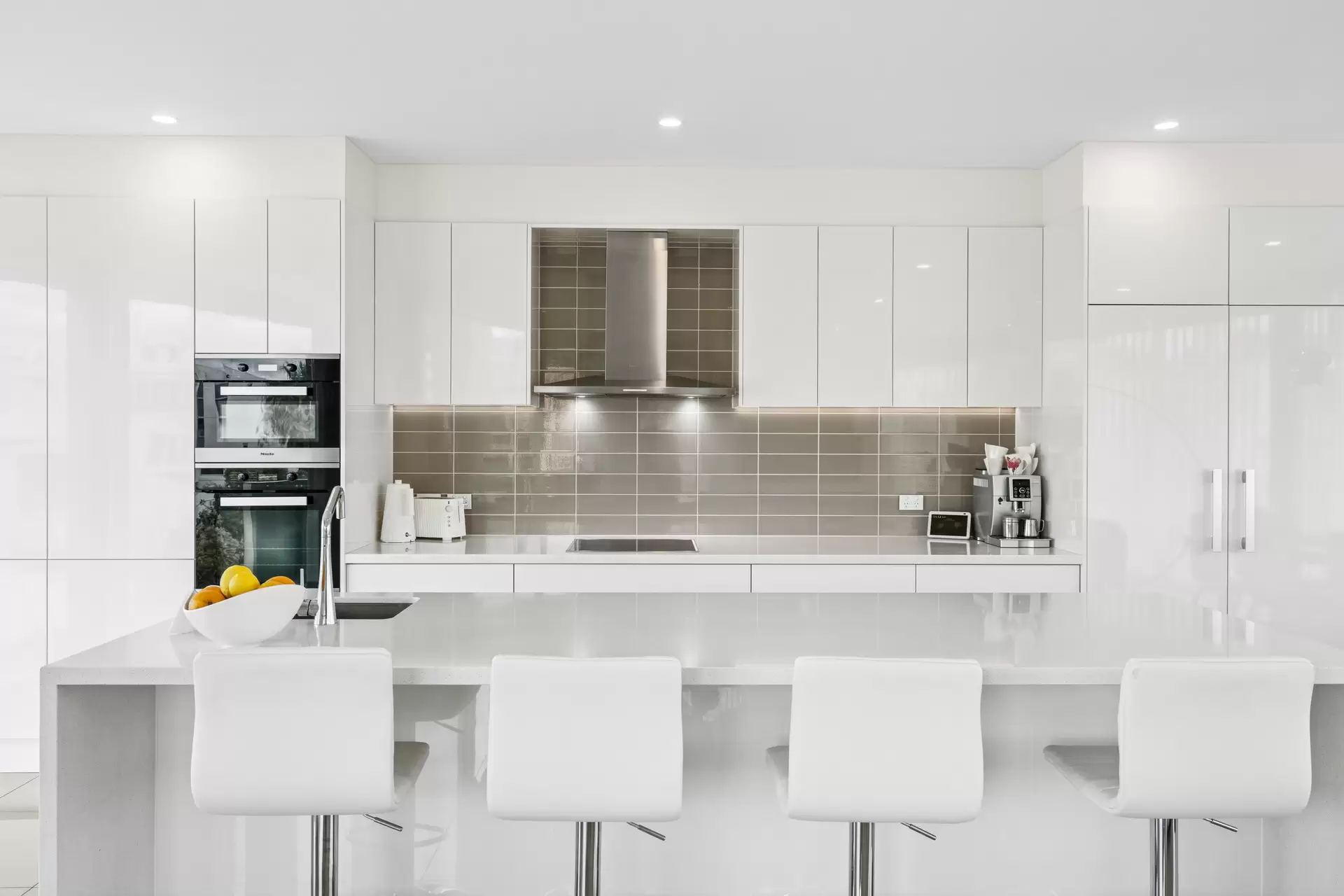 8/1 North Esplanade, Glenelg North Sold by Booth Real Estate - image 1