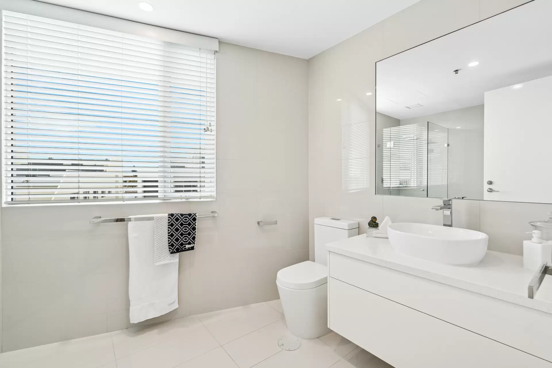 8/1 North Esplanade, Glenelg North Sold by Booth Real Estate - image 1