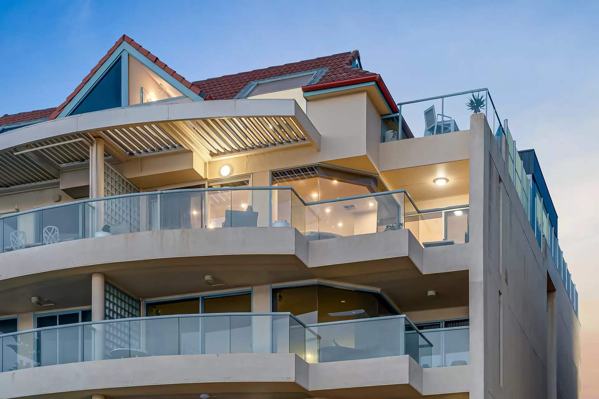 8/10 North Esplanade, Glenelg North Sold by Booth Real Estate - image 1