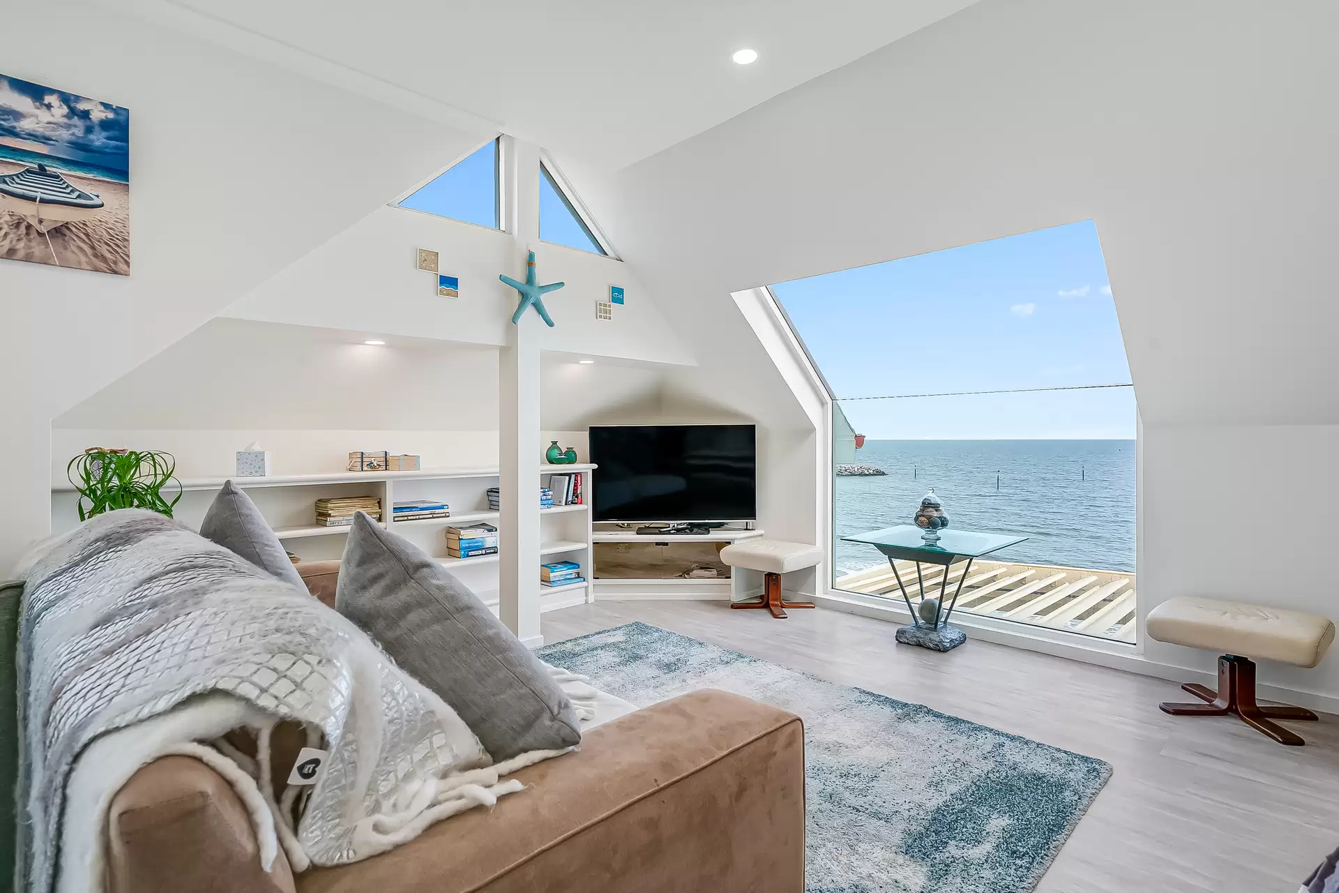 8/10 North Esplanade, Glenelg North Sold by Booth Real Estate - image 1