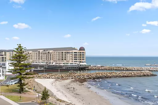 8/10 North Esplanade, Glenelg North Sold by Booth Real Estate