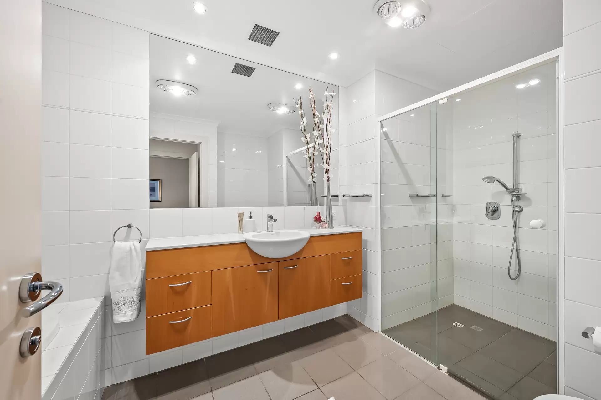 10/30 Colley Terrace, Glenelg Sold by Booth Real Estate - image 1