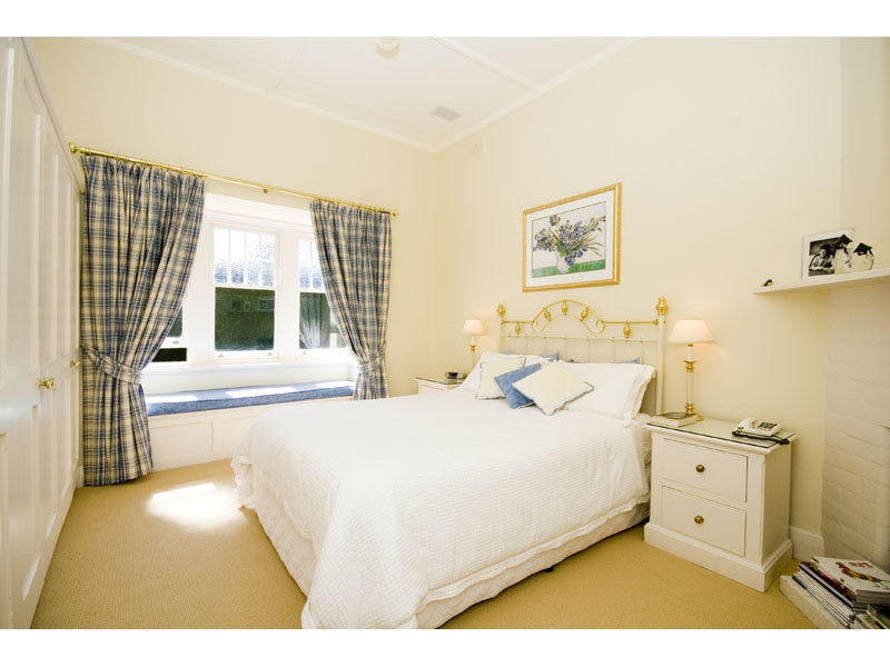 18 Chisholm Avenue, Burnside Sold by Booth Real Estate - image 1