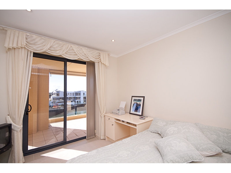 51/32 Colley Terrace, Glenelg Sold by Booth Real Estate - image 1
