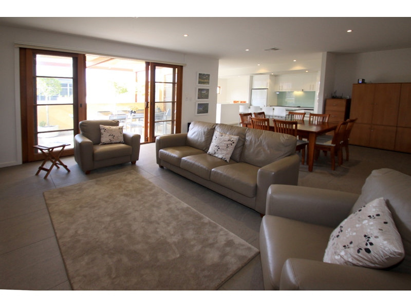 21 Catherine Helen Spence Street, Adelaide Sold by Booth Real Estate - image 1