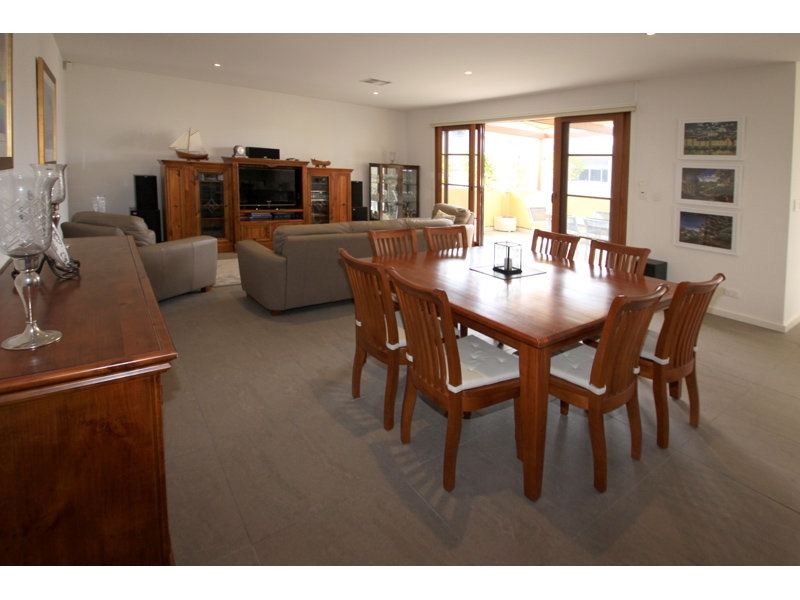 21 Catherine Helen Spence Street, Adelaide Sold by Booth Real Estate - image 1