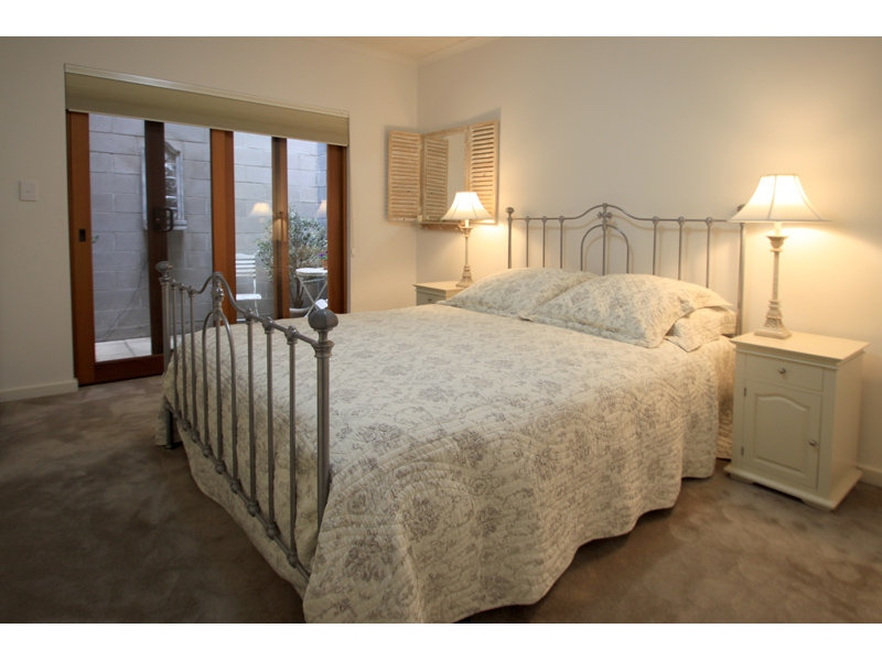 21 Catherine Helen Spence Street, Adelaide Sold by Booth Real Estate - image 1