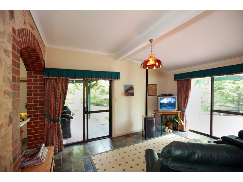 25 Shannon Crescent, Coromandel Valley Sold by Booth Real Estate - image 1