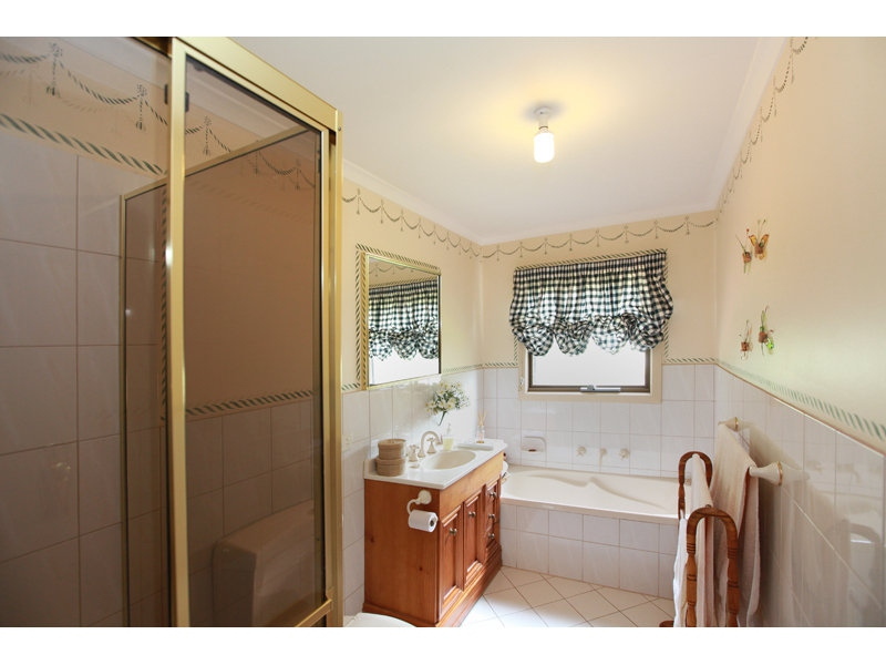 25 Shannon Crescent, Coromandel Valley Sold by Booth Real Estate - image 1