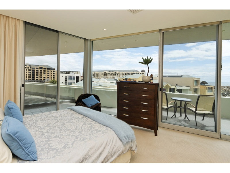 9/1 North Esplanade, Glenelg North Sold by Booth Real Estate - image 1