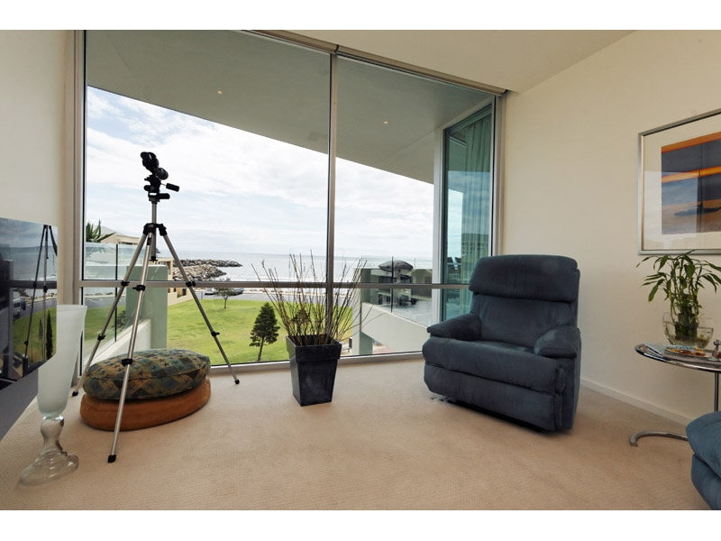 9/1 North Esplanade, Glenelg North Sold by Booth Real Estate - image 1