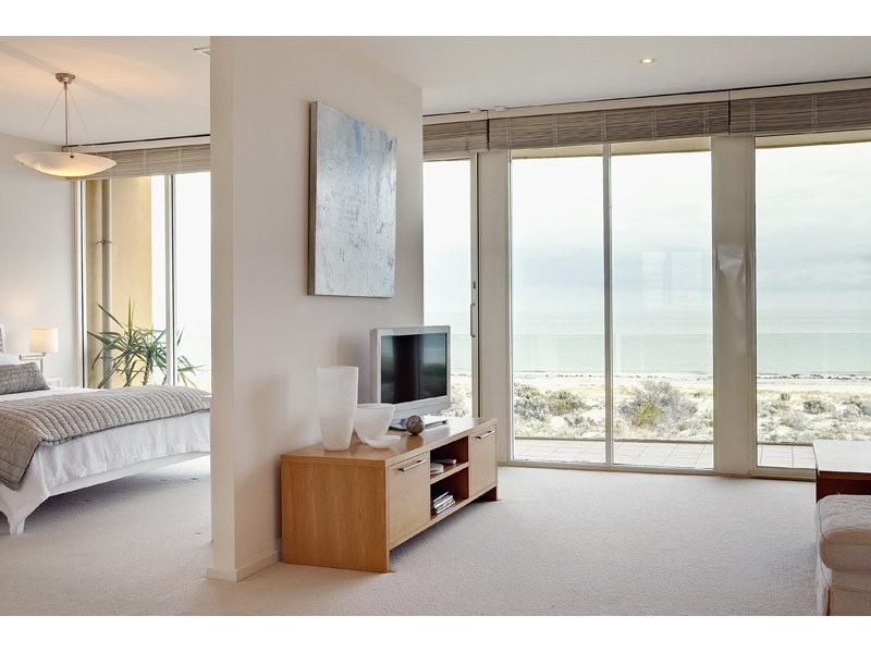 31 Seaview Road, Tennyson Sold by Booth Real Estate - image 1