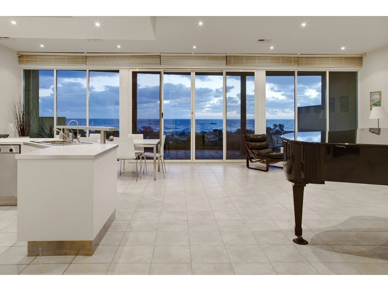 31 Seaview Road, Tennyson Sold by Booth Real Estate - image 1