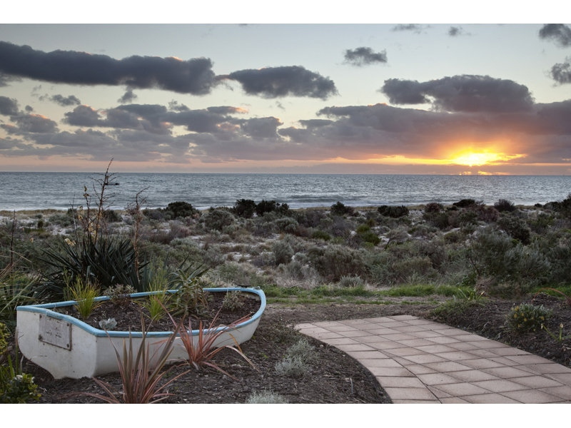 31 Seaview Road, Tennyson Sold by Booth Real Estate - image 1