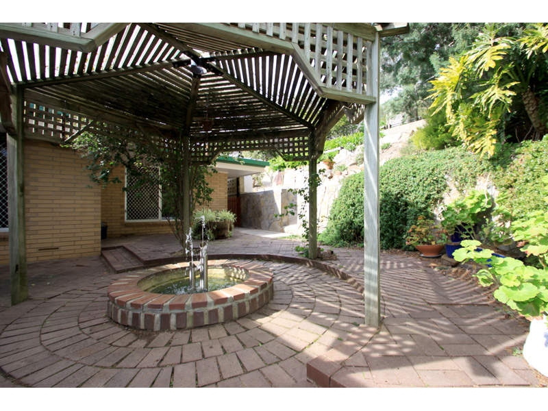 5 Redounau Crescent, Wattle Park Sold by Booth Real Estate - image 1