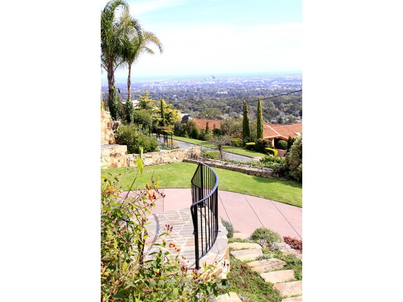 5 Redounau Crescent, Wattle Park Sold by Booth Real Estate - image 1