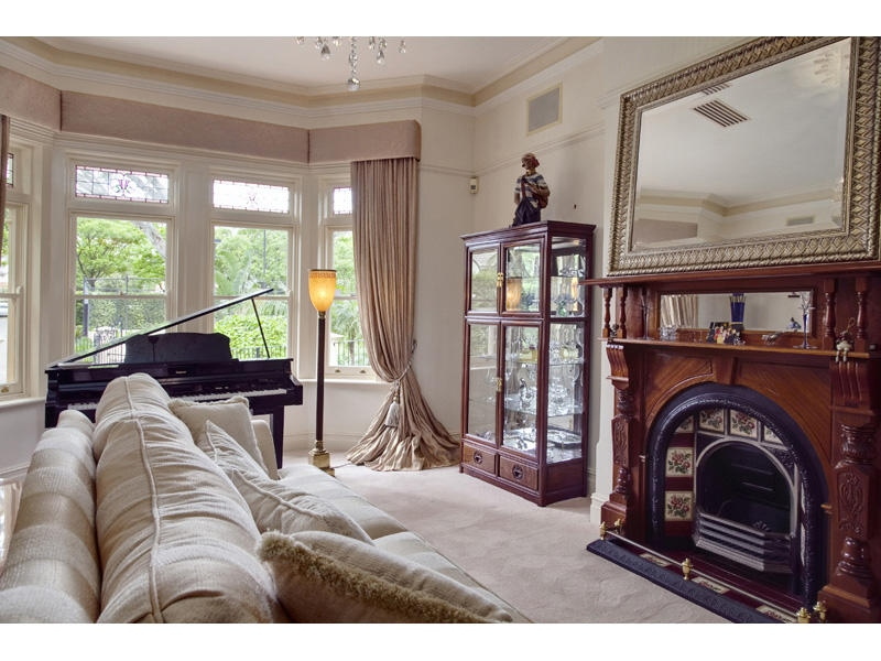 42 Kent Street, Hawthorn Sold by Booth Real Estate - image 1