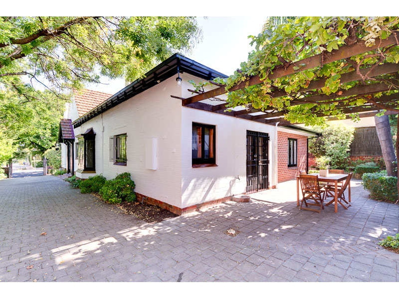 140 Kermode Street, North Adelaide Sold by Booth Real Estate - image 1
