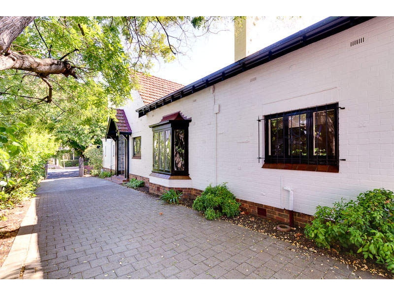 140 Kermode Street, North Adelaide Sold by Booth Real Estate - image 1