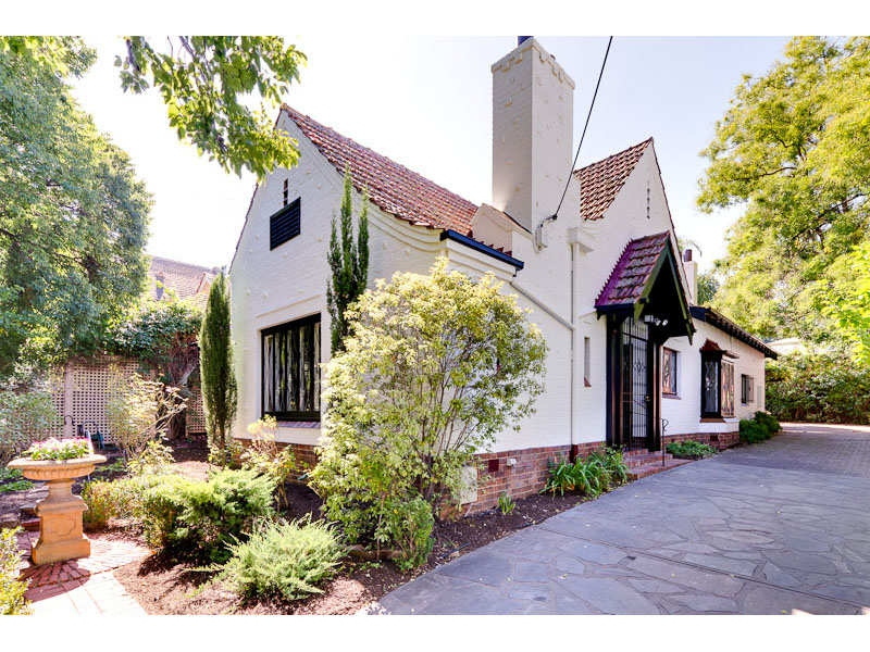 140 Kermode Street, North Adelaide Sold by Booth Real Estate - image 1