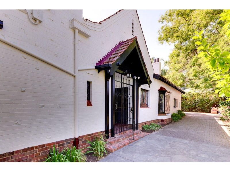 140 Kermode Street, North Adelaide Sold by Booth Real Estate - image 1