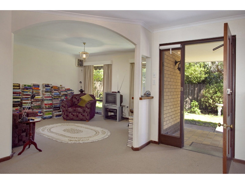 402 Kensington Road, Erindale Sold by Booth Real Estate - image 1