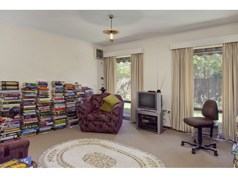 402 Kensington Road, Erindale Sold by Booth Real Estate - image 1