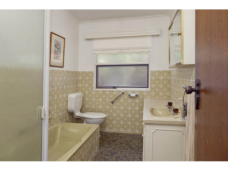 402 Kensington Road, Erindale Sold by Booth Real Estate - image 1