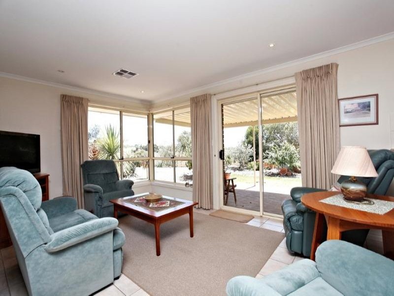 8 DUNE COURT, Normanville Sold by Booth Real Estate - image 1