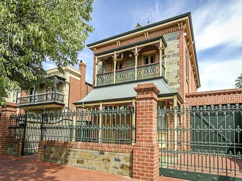 4 Mitchell Close, Fitzroy Sold by Booth Real Estate - image 1