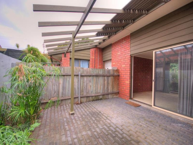 2/32 EVERARD AVENUE, Keswick Sold by Booth Real Estate - image 1