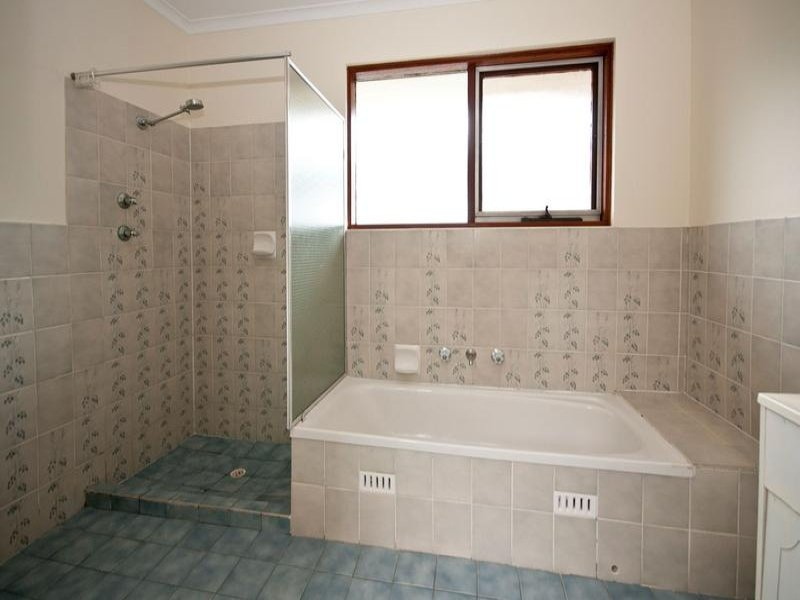 2/32 EVERARD AVENUE, Keswick Sold by Booth Real Estate - image 1