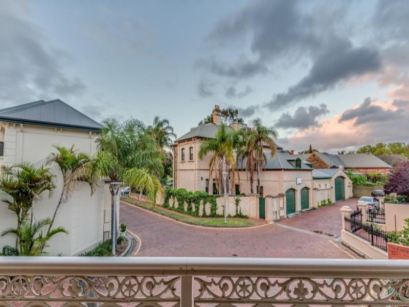 13 QUEENS CLOSE, North Adelaide Sold by Booth Real Estate - image 1