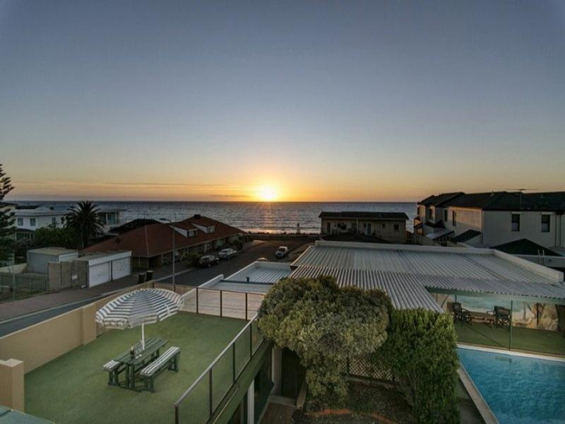 1 RICHARDSON Avenue, Glenelg North Sold by Booth Real Estate - image 1