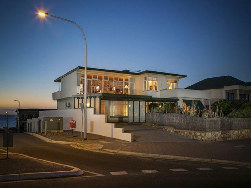 1 RICHARDSON Avenue, Glenelg North Sold by Booth Real Estate - image 1