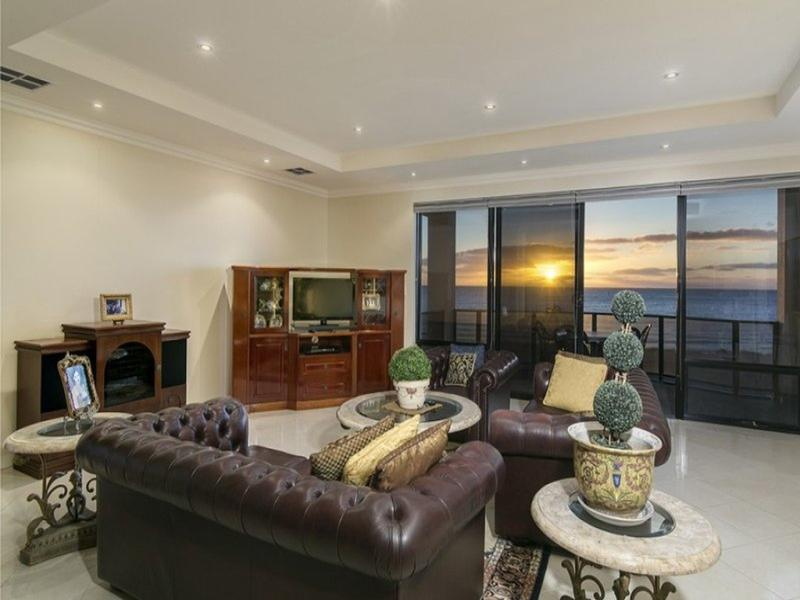 28 NORTH Esplanade, Glenelg North Sold by Booth Real Estate - image 1