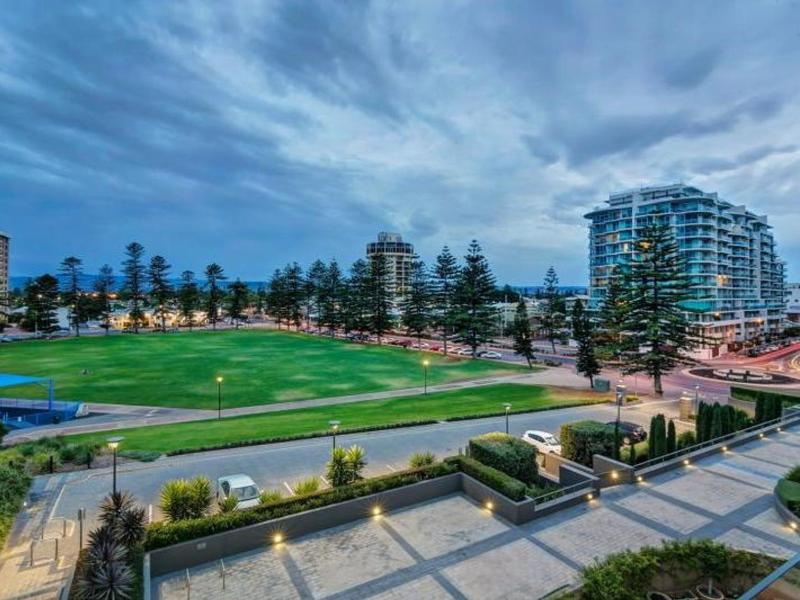 38/31 Colley Terrace, Glenelg Sold by Booth Real Estate - image 1
