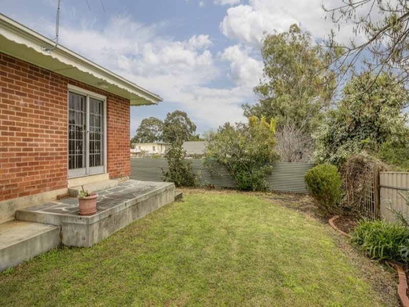 2/4 GARDINER COURT, Magill Sold by Booth Real Estate - image 1