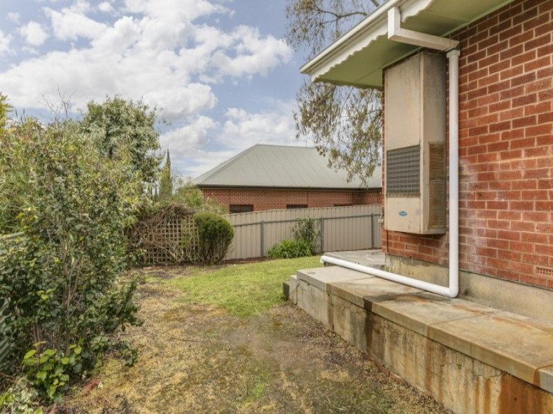 2/4 GARDINER COURT, Magill Sold by Booth Real Estate - image 1