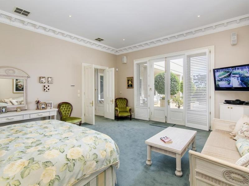 3 ELMGLADE Road, Springfield Sold by Booth Real Estate - image 1