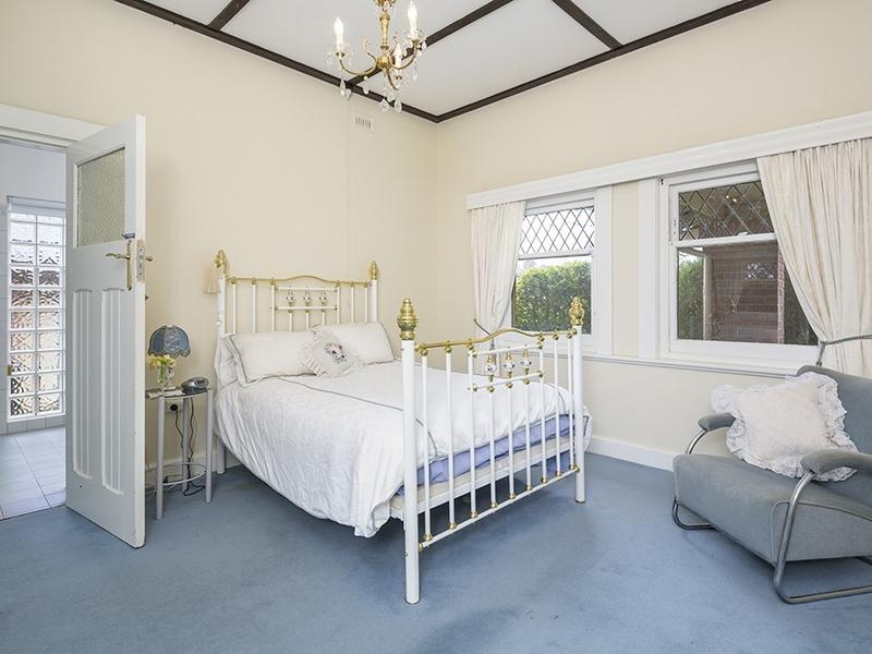 10 CHISHOLM AVENUE, Burnside Sold by Booth Real Estate - image 1