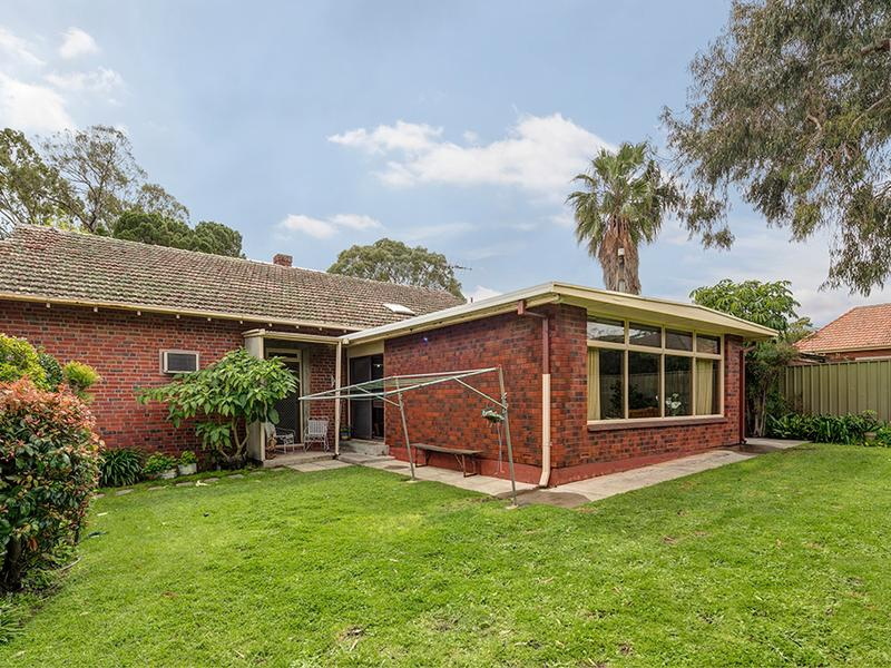 10 CHISHOLM AVENUE, Burnside Sold by Booth Real Estate - image 1